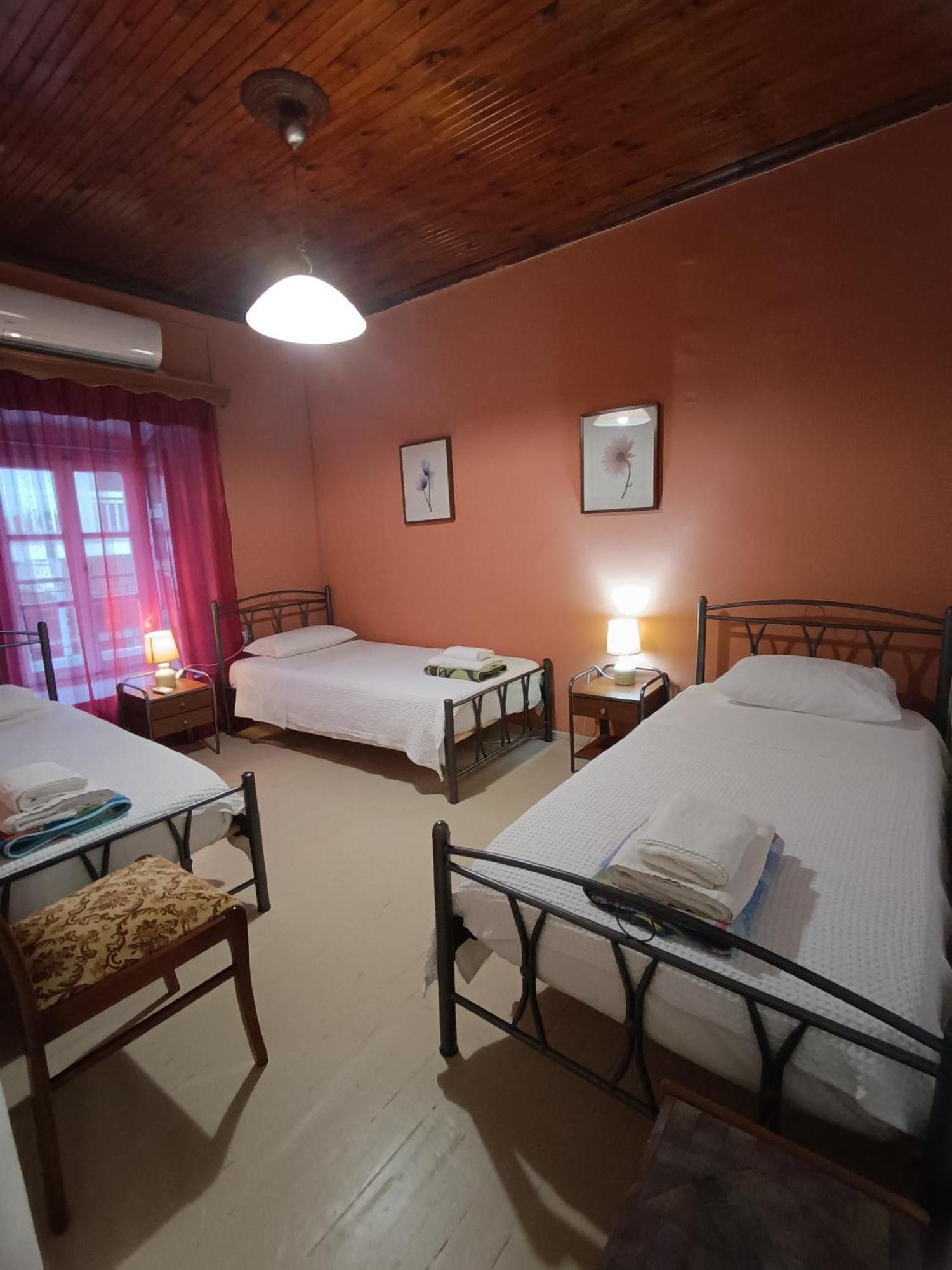 Rodomelo House With Terrace - 4 Bedrooms Leonídion Dış mekan fotoğraf